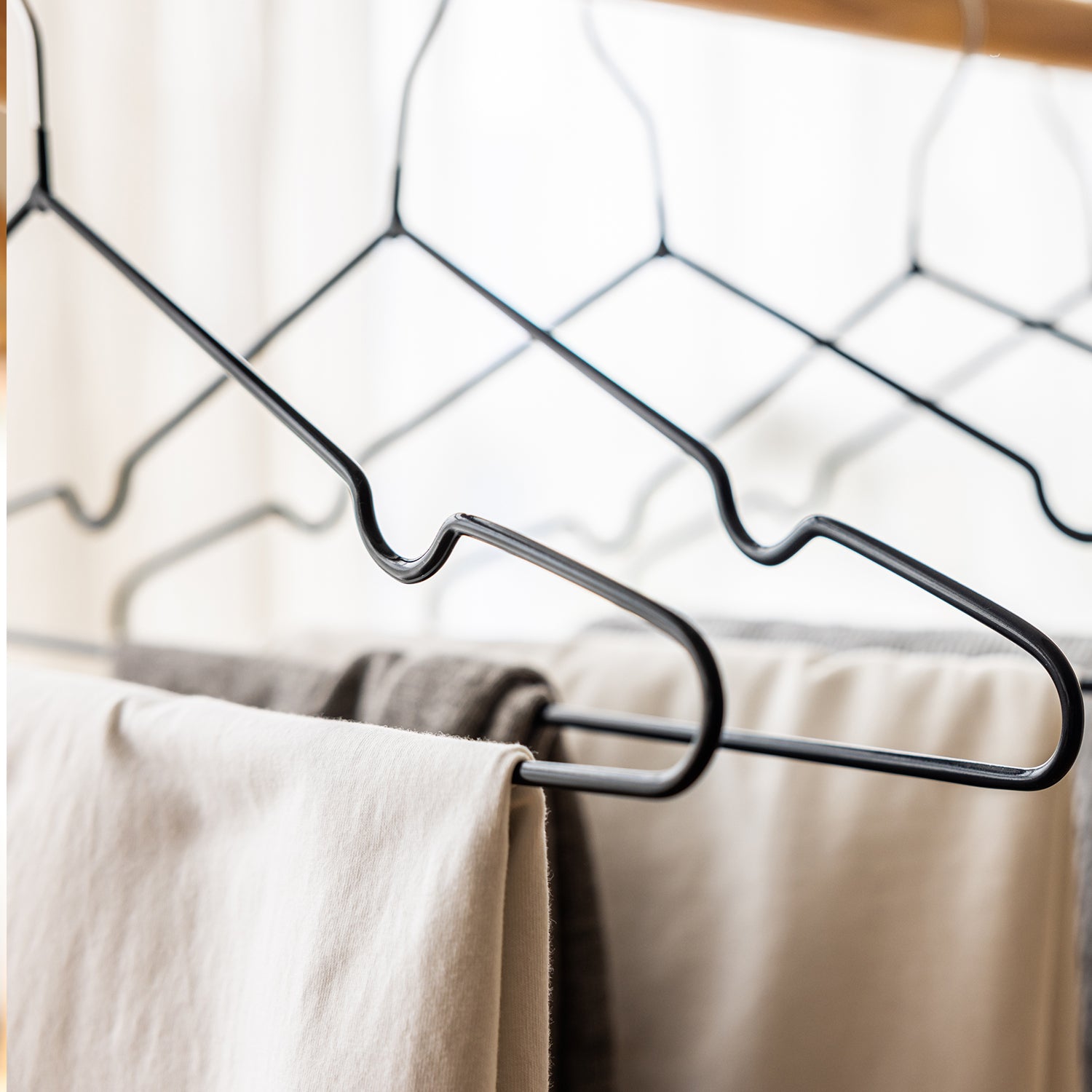 20pcs Metal Hangers Premium Rubber Coated - Non-Slip Clothes Hangers with 360° Swivel Hook
