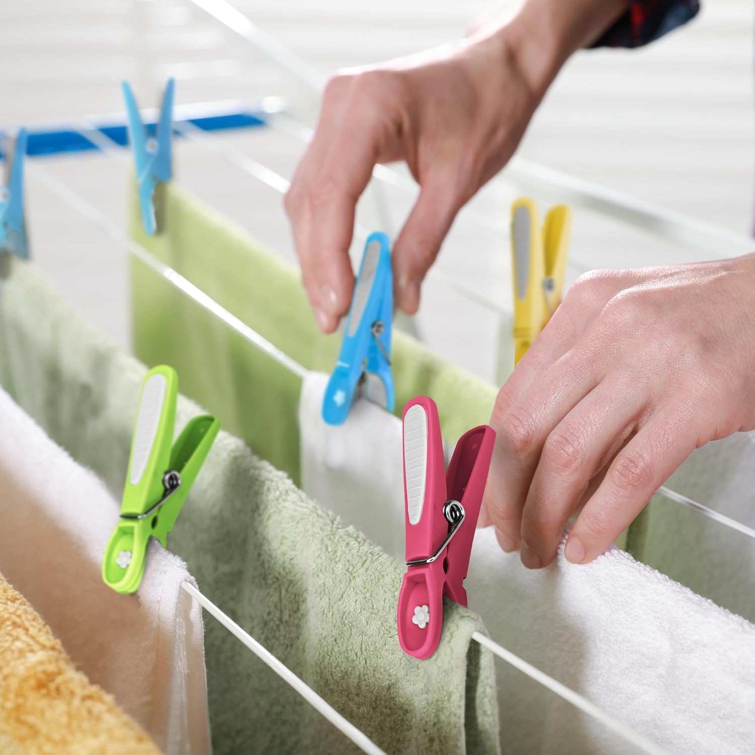 KEPLIN Clothes Pegs for Washing Line - 20 Pack (Multicolour), Washing Line Pegs with Metal Spring for Strong Grip, Designed to Avoid Marks, UV Resistant for Indoor & Outdoor
