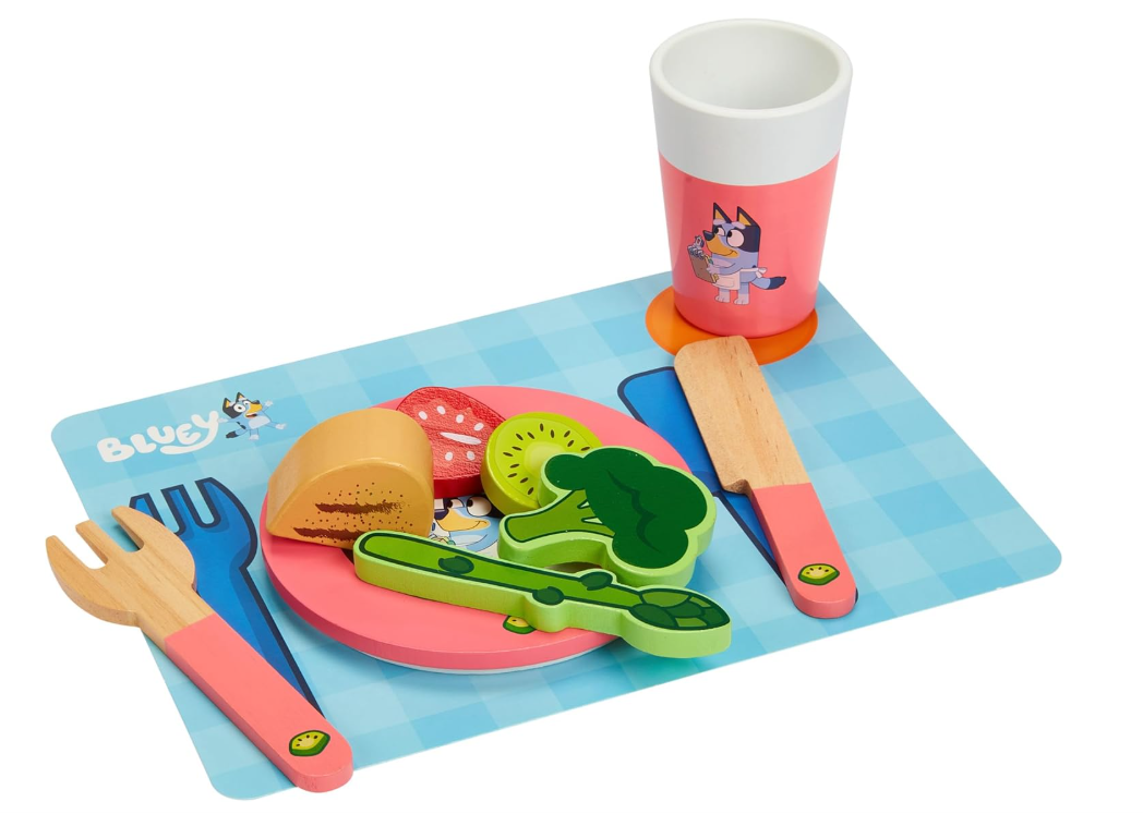 BLUEY - Dine In with Bluey Wooden Toy Set - 32-Piece Role-Play Kit with Magic Asparagus, Plates & Utensils - Imaginative Pretend Play for Kids - FSC Certified, Ages 3+
