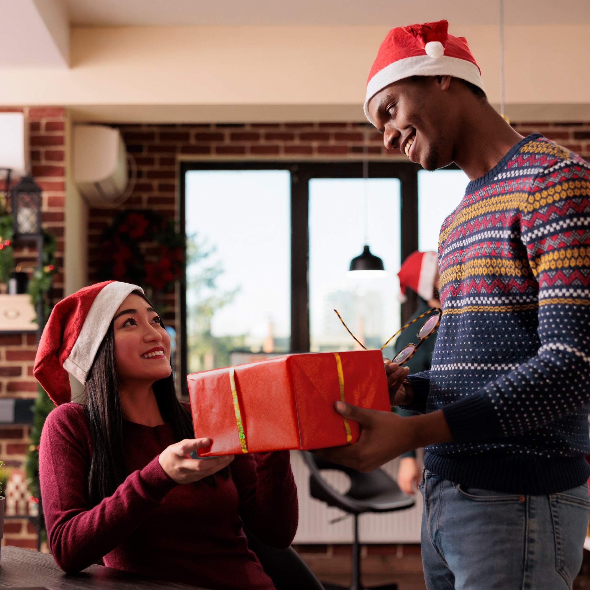 Kraft & Co Recycled Kraft Wrapping Paper Roll – 80gsm Durable Tear-Resistant Gift Wrap, Eco-Friendly, Recyclable & Biodegradable – All-Occasion Wrapping Paper