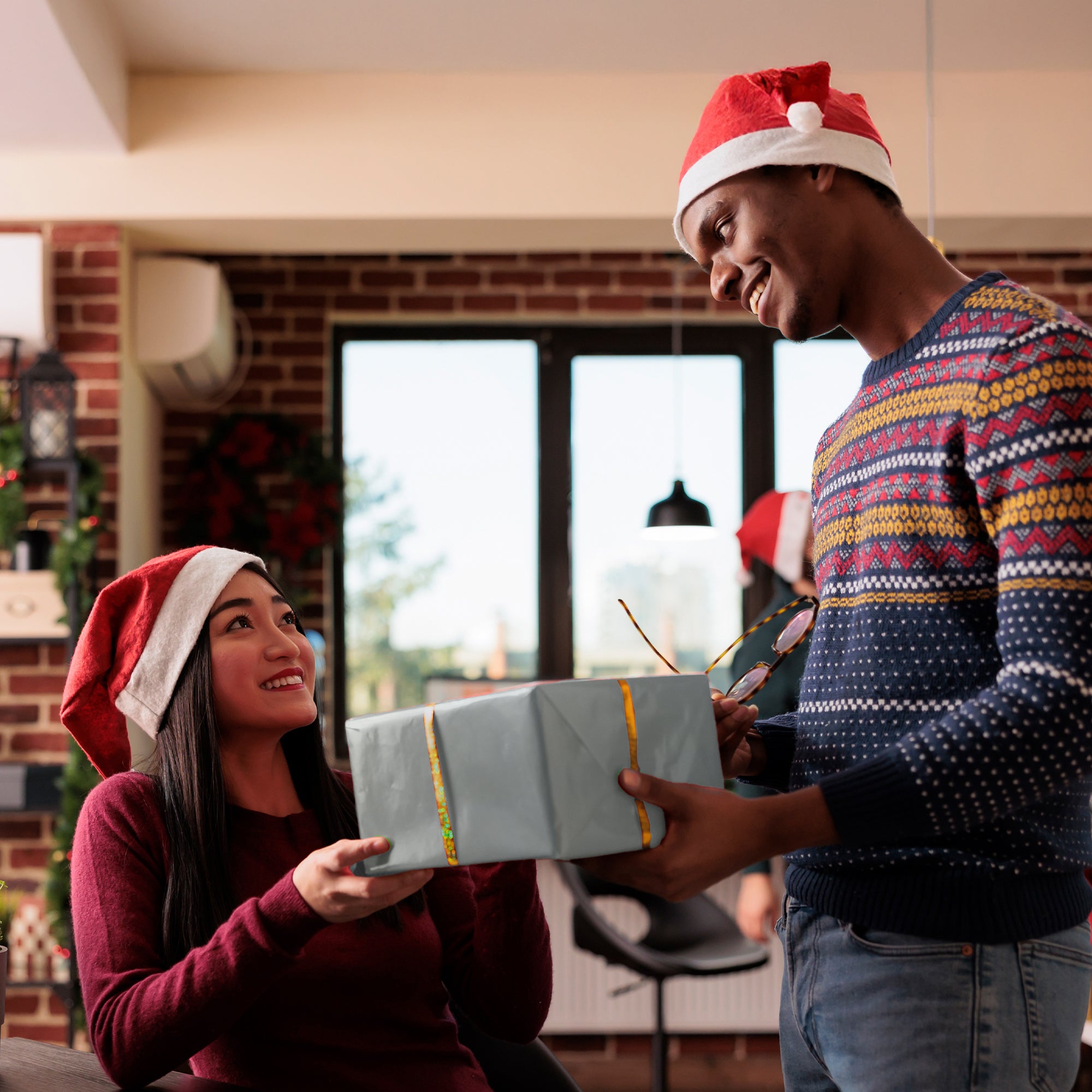 Kraft & Co Recycled Kraft Wrapping Paper Roll – 80gsm Durable Tear-Resistant Gift Wrap, Eco-Friendly, Recyclable & Biodegradable – All-Occasion Wrapping Paper