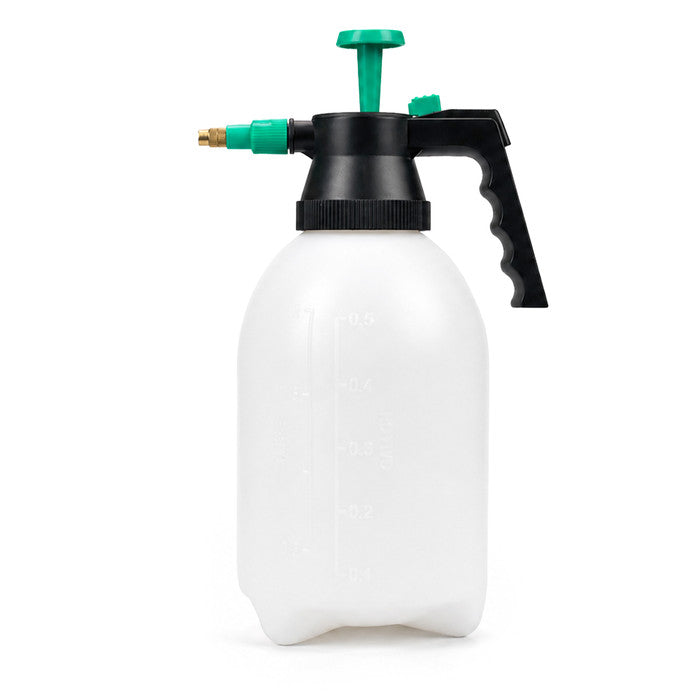 White 2L pressure sprayer with adjustable brass nozzle and black pump handle