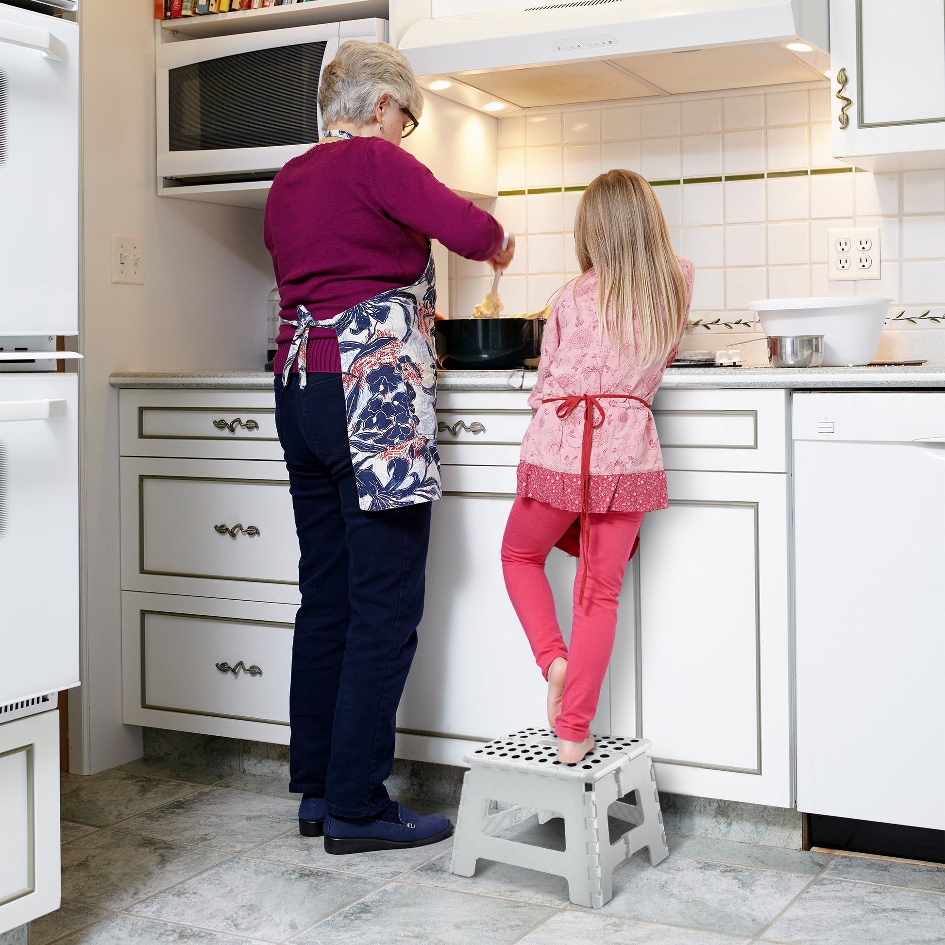 Grey folding step stool rubber feet – anti-slip floor protection
