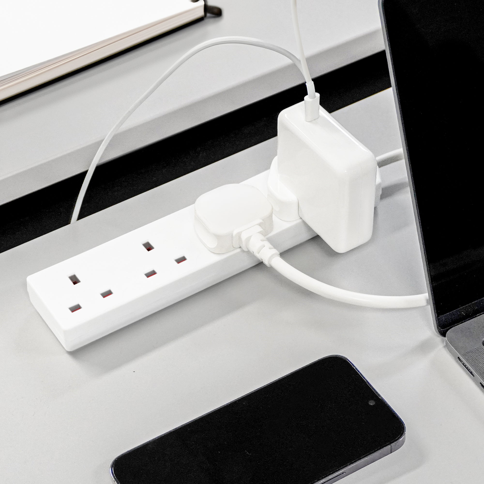 Desiretech Electric Extension Lead - 4 Gang, UK Plug & 3 Pin Socket - Wall Mountable & Multi Socket Mains Strip for Home, Bedroom, Kitchen, & Office (1 Pack)