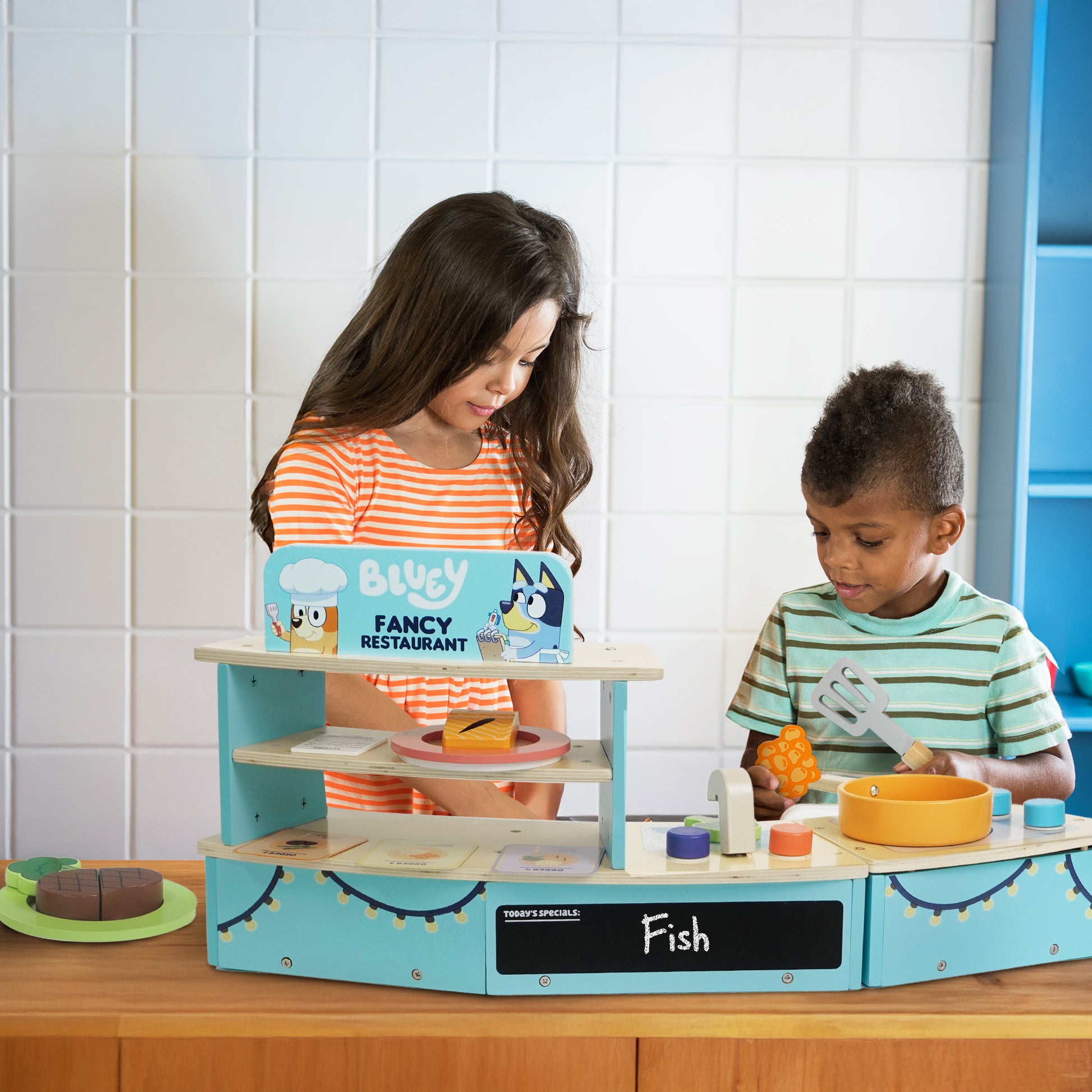 Bluey tabletop restaurant playset – FSC certified wooden birthday gift for Bluey fans aged 3+ UK